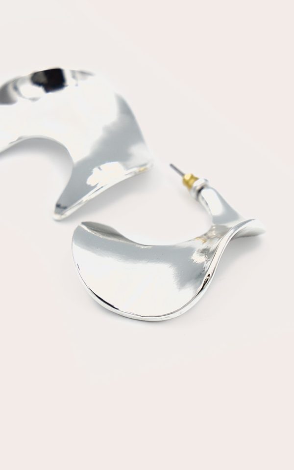 4568d7b685080dc625d32838ccb0c96d328f151e_CNM0364_2_silver_crinkle_square_shape_hoop_earrings