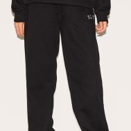 4610aa3cb3c5ced6007afd8b0b47f2595d8d3c5a_CNL9009_2_prettylittlething_black_logo_print_oversized_wide_leg_joggers