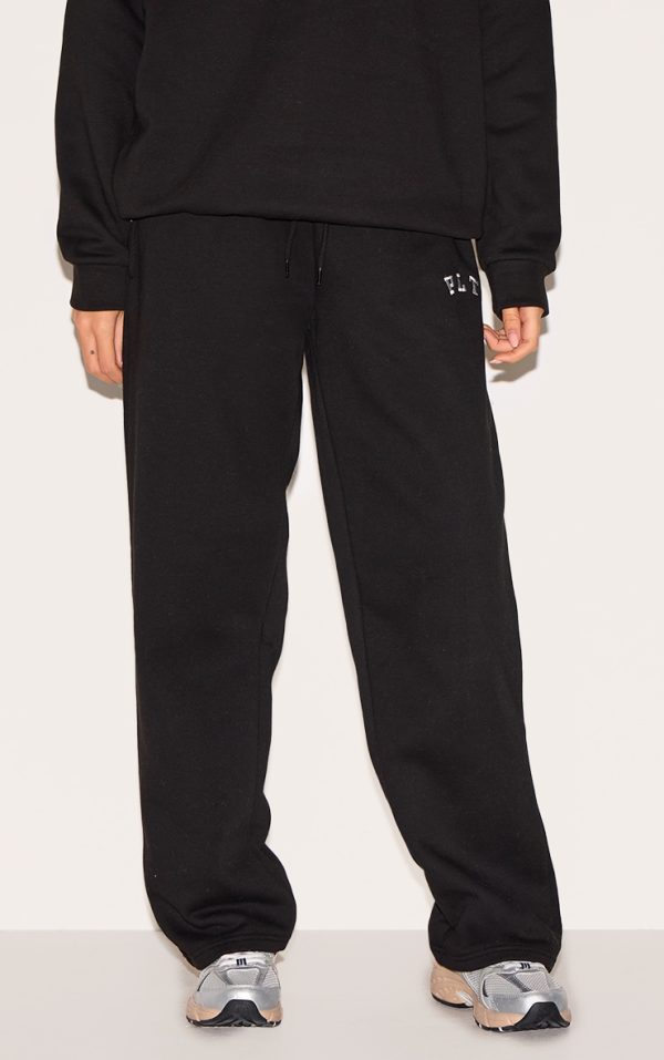 4610aa3cb3c5ced6007afd8b0b47f2595d8d3c5a_CNL9009_2_prettylittlething_black_logo_print_oversized_wide_leg_joggers