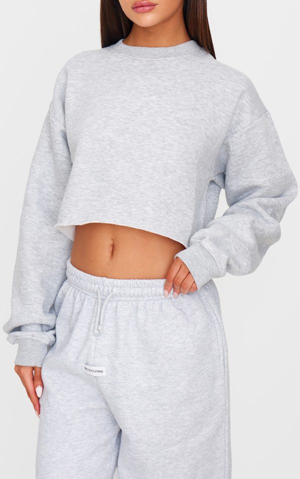46769a78a5a68d608fab2ef8e5a3dcb0cda59a09_CNJ5145_4_prettylittlething_ash_grey_badge_detail_mid_rise_wide_leg_joggers