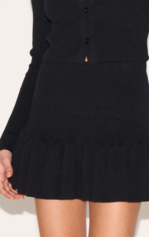 475f75aa3e2b38498f5d0450678fc027c335bab2_CNM9854_5_petite_black_knitted_pleated_mini_skirt