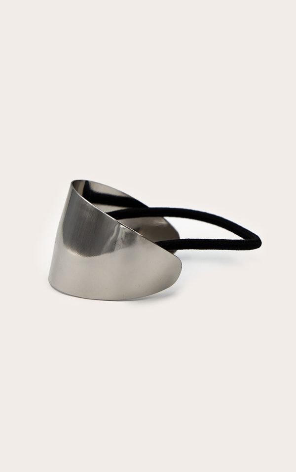 4800f4a7cb82aa5e6fedef094cec500bef714dca_CNM1953_1_silver_oversized_metal_detail_hair_bobble