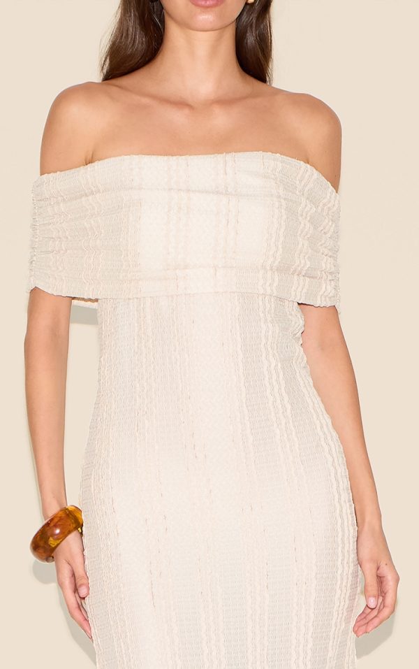 4809dd14c08adacdb7464e918b02ff8415058514_CNN0106_4_cream_textured_bardot_maxi_dress