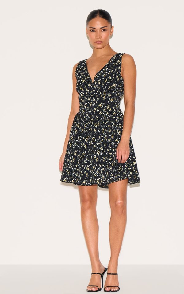 48225183f57c8533cf4c5cc55437b7936358db4e_CNM3459_3_petite_black_floral_detail_mini_shift_dress