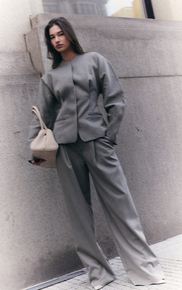 483d7a1031a6d962bf297407a63dd1a3de7f0453_CNL7292_4_grey_premium_woven_tailored_wide_leg_pleated_trousers