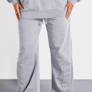 4853c3eb1e639cf2cb82b19ba97254ab9662d695_CNK5650_2_prettylittlething_shape_grey_joggers-1