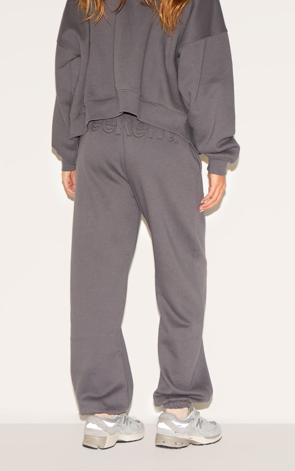 4860de127a2c23332bd4db8c15348b7da42ee117_CNM4808_3_charcoal_washed_weekend_applique_thin_waistband_cuffed_joggers