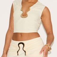 48cf9c2812ae9aaf592d29c334eb0c9ca365310c_CNM6335_4_shape_cream_linen_gold_wave_trim_crop_top