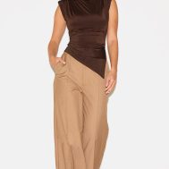 4a219d83987949df885ba3936b4ba72e1689faca_CNM1453_3_chocolate_slinky_shoulder_detail_long_top