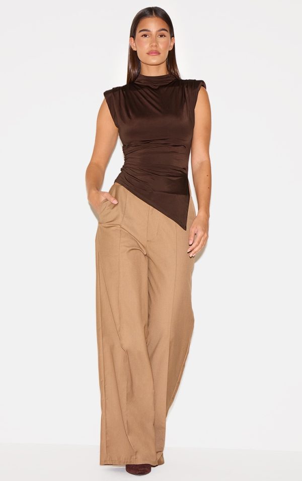 4a219d83987949df885ba3936b4ba72e1689faca_CNM1453_3_chocolate_slinky_shoulder_detail_long_top