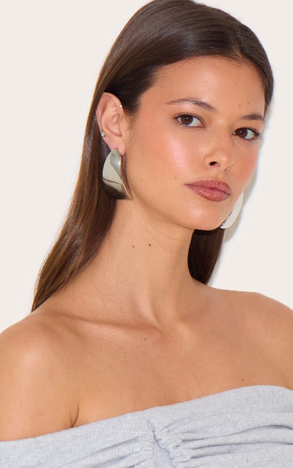 4a94c802a0d6608729ae31b7f164c3559f60a293_CNM1963_3_silver_square_oversized_statement_earrings