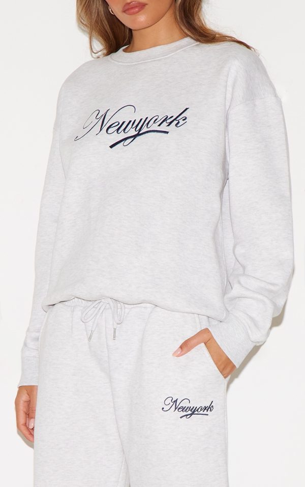 4b08221405358f614c584e39756f95e73a082253_CNL9634_4_ash_grey_new_york_embroidered_boxy_sweat