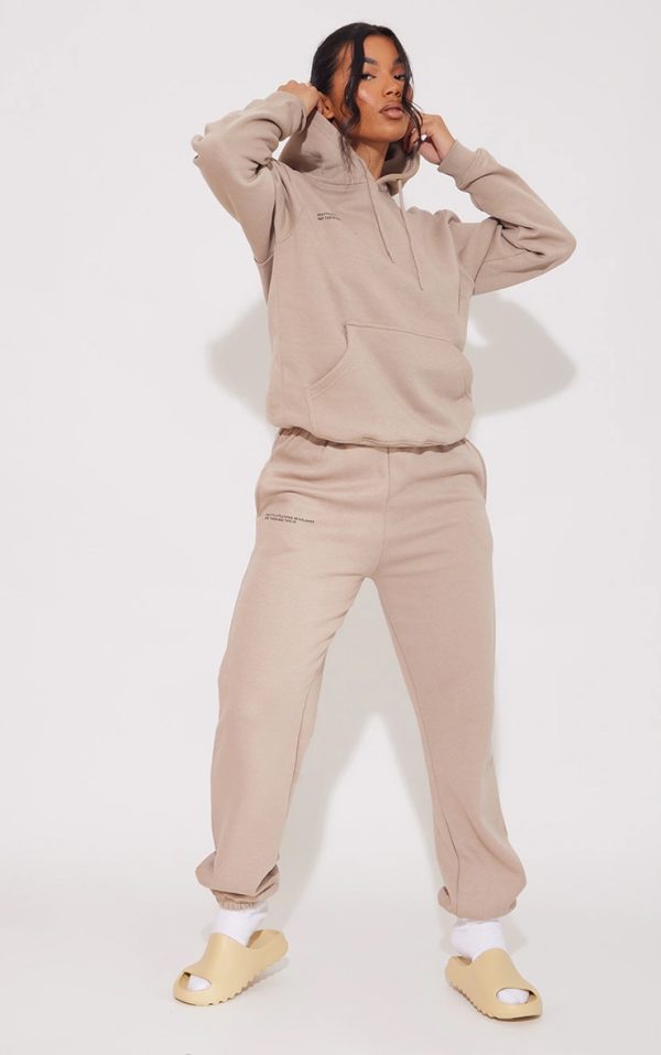 4bc7f8c20b4063b3ce122db3c6d5e221469e1132_CNE5746_3_prettylittlething_mocha_established_2012_oversized_hoodie