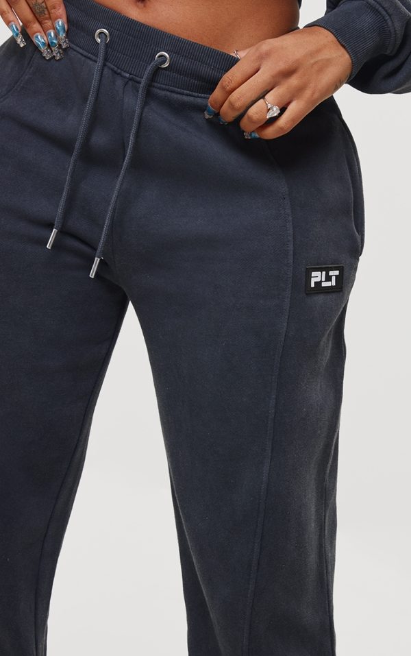 4c637607a15881cc6f2c46a2e204f22731f6d218_CNK0467_4_prettylittlething_shape_washed_charcoal_wide_leg_joggers