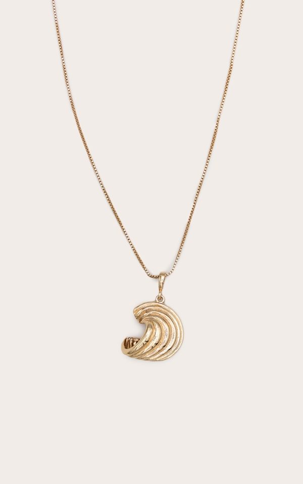 4d19eb6422918352ec3ea76bf9dc2fb0860b5602_CNM1704_1_gold_ribbed_curved_pendant_necklace
