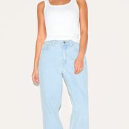 4d47a29827ba3fb0756f8070cd6f70a4b8c7b16e_CNL9767_1_prettylittlething_petite_light_blue_high_waist_straight_leg_jeans