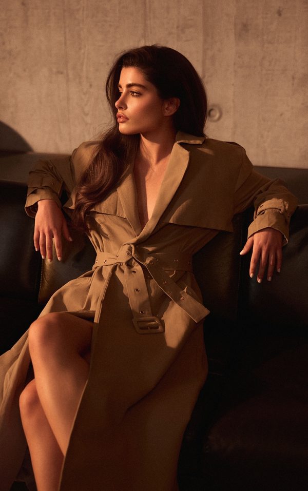 4e59fea07464927832d68983282f53e9f9c84206_CNM0079_1_plt_label_taupe_belt_detail_shoulder_pad_trench_coat