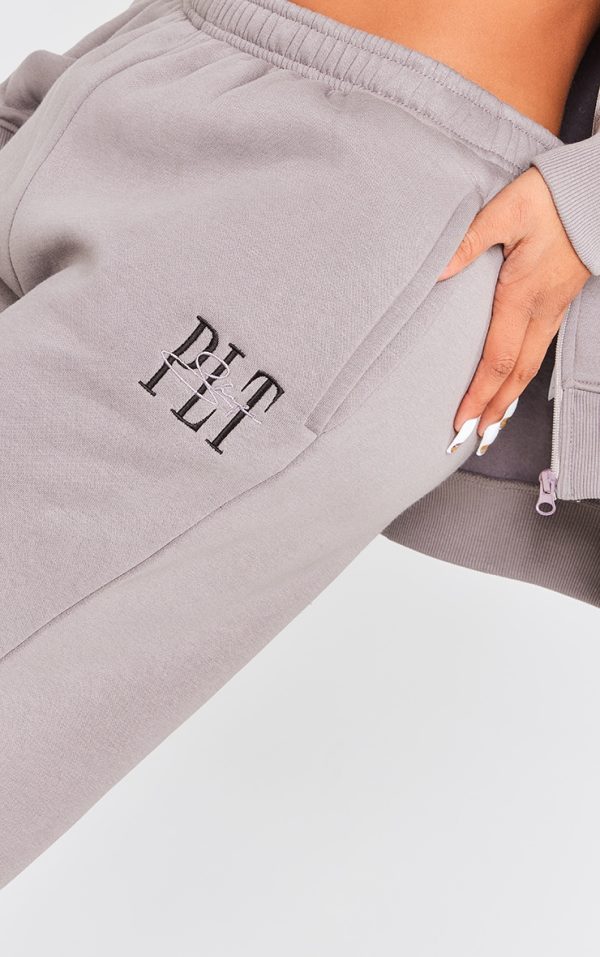 4ebe368c0f2af2a2d067943cb532fa92811b5ec7_CNG6797_4_prettylittlething_shape_charcoal_embroidered_ruched_leg_joggers