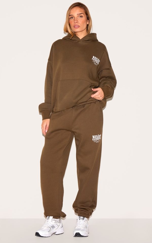 4f27c54958f1dcda517f99617241f8c20cf0e3c2_CNL4256_1_prettylittlething_taupe_studio_print_cuffed_joggers