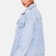 4f3d5828f33b8a10b3e242c17eefb0b2c0e8f995_CMK8838_2_prettylittlething_light_blue_wash_oversized_boyfriend_denim_jacket