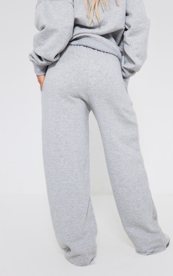 4f779f126f0d06d2b244785b07b119fe49f3c387_CNF8397_3_prettylittlething_ash_grey_borg_applique_wide_leg_joggers