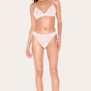 4fdfe27bfe385592fc97321941d8debf7d5975c7_CNL2425_3_white_mesh_basic_triangle_bra