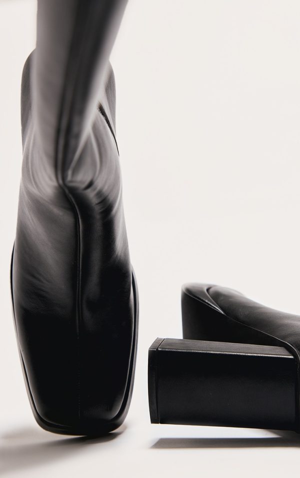 502ddde42b23c52a10f929188d8ce37092089c9c_CNL0893_4_black_pu_square_toe_slight_platform_knee_high_heeled_boots