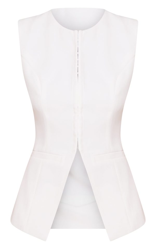 50752e5e27de0bddfad3a323a5dfd412e65ec99e_CNM6122_5_white_hook_and_eye_detail_waistcoat