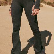 519ef197fab230da3482999cd35395b374fba755_CNH2026_2_plt_sport_black_acid_wash_seamless_rib_panel_cross_front_flared_yoga_pants