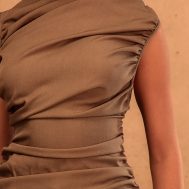 52e90efab579a3f6e1226baa6e9bfb0844648fee_CNL8333_4_plt_label_dark_taupe_tailored_extreme_ruched_asymmetric_top