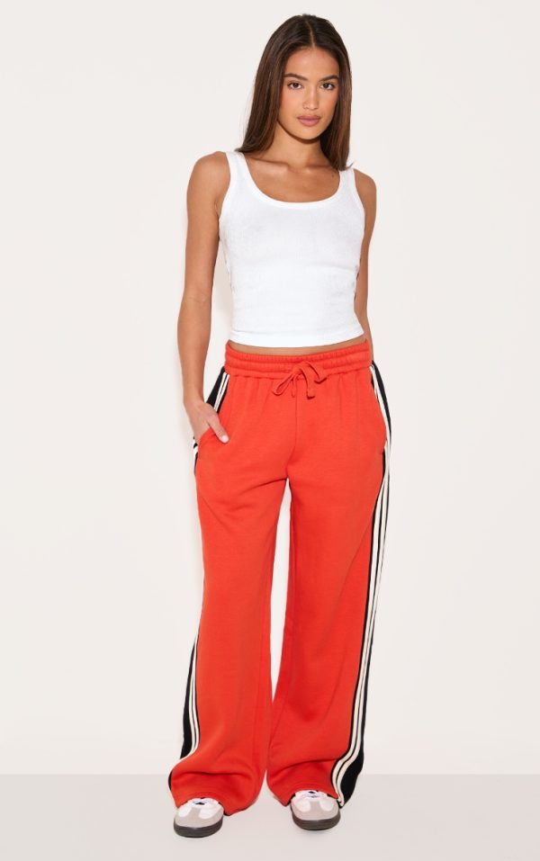 53c4ebff040b33cf4e431831fb423522d8ce26d8_CNL7890_1_red_contrast_stripe_detail_wide_leg_joggers