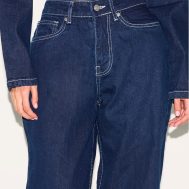 5547830c20f311bed00097c9945fbfda49a66d70_CNL5983_4_indigo_contrast_stitch_slouchy_wide_leg_jean