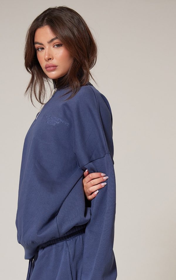 562246178c1a6cf33aba121fb1e7068e3ec05321_CNK1768_4_prettylittlething_navy_premium_print_half_zip_sweatshirt