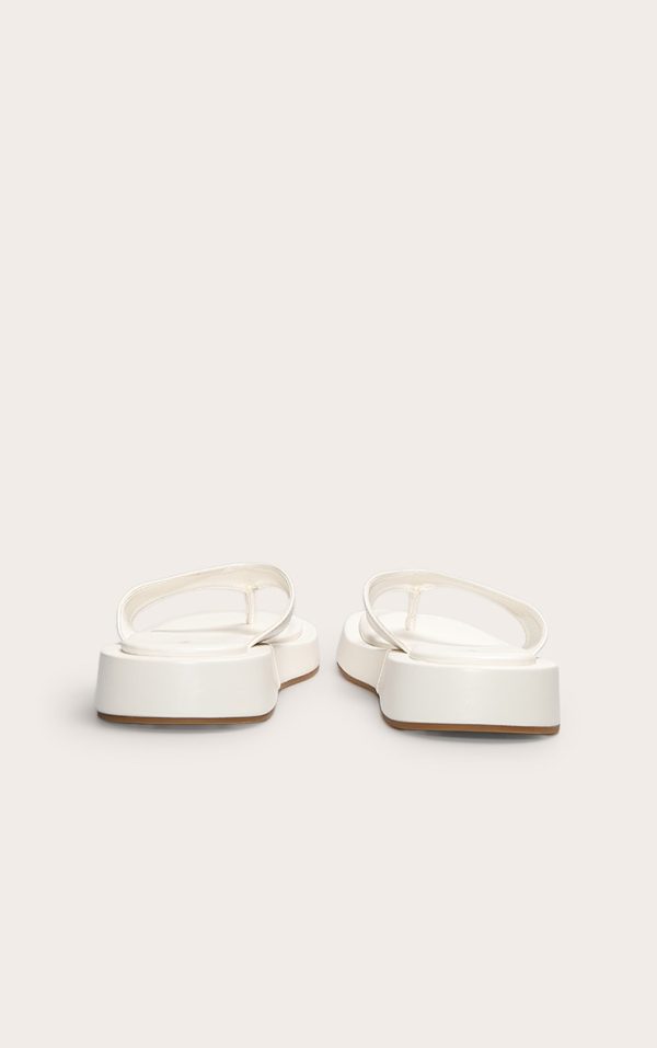 571c14cb0d0699f38a4ddef6263e9ac973cc9397_CNL6571_3_white_pu_round_toe_thong_flatform_sandals