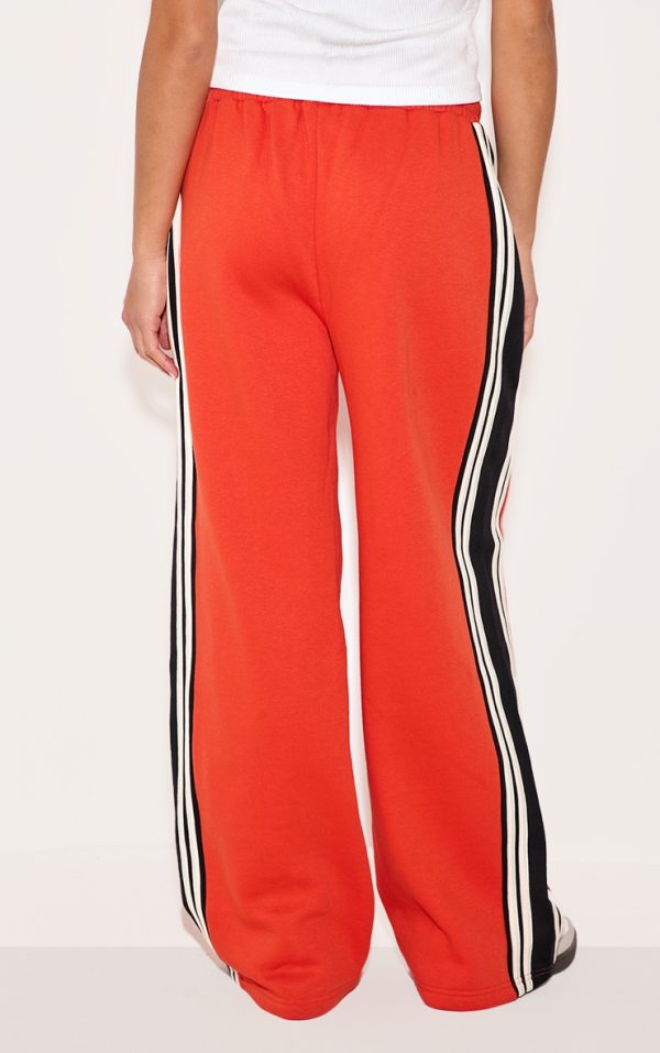 584e51deb916a8667c72493373a8c5dbea50032f_CNL7890_3_red_contrast_stripe_detail_wide_leg_joggers