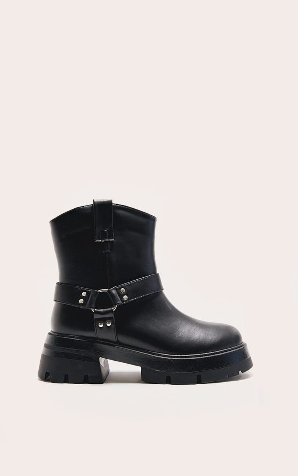 58e02df757921c2dd058e7ce2ba3b34714c76c22_CNK5674_1_black_wide_fit_cleated_sole_buckle_ring_detail_ankle_boots