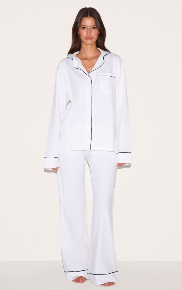 59126e4e4540fa697eb7eb04be913938a888b00b_CNG2004_1_white_jersey_piping_detail_long_pj_set