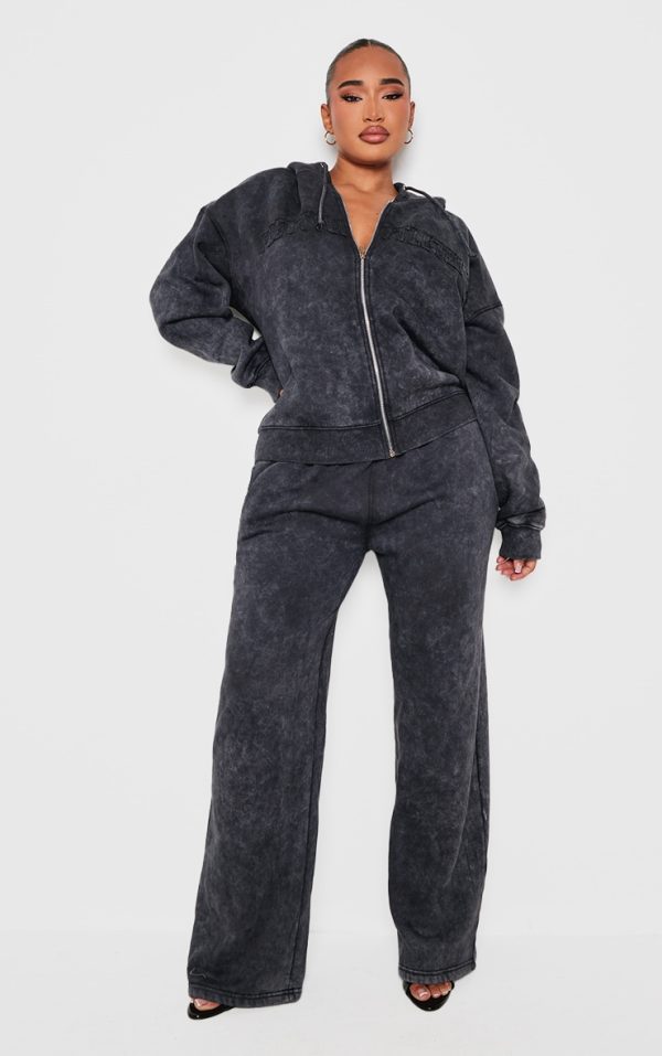 59f05b2b057d094750fc4249c517ea3dff414ca8_CNK6199_3_shape_black_embroidery_washed_zip_through_hoodie