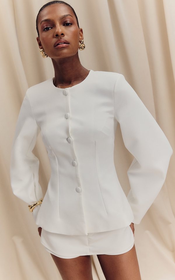 59f6316b3420ac1371f68b6574f61813bf9465f2_CNL8445_3_white_woven_cinched_waist_cocoon_sleeve_button_up_blazer