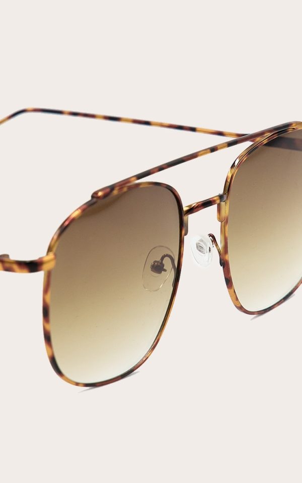 5cca9e2aa4e7ff6ddfd781f5da42b7495ab7d988_CNL7860_3_gold_tort_oversized_metal_frame_aviator