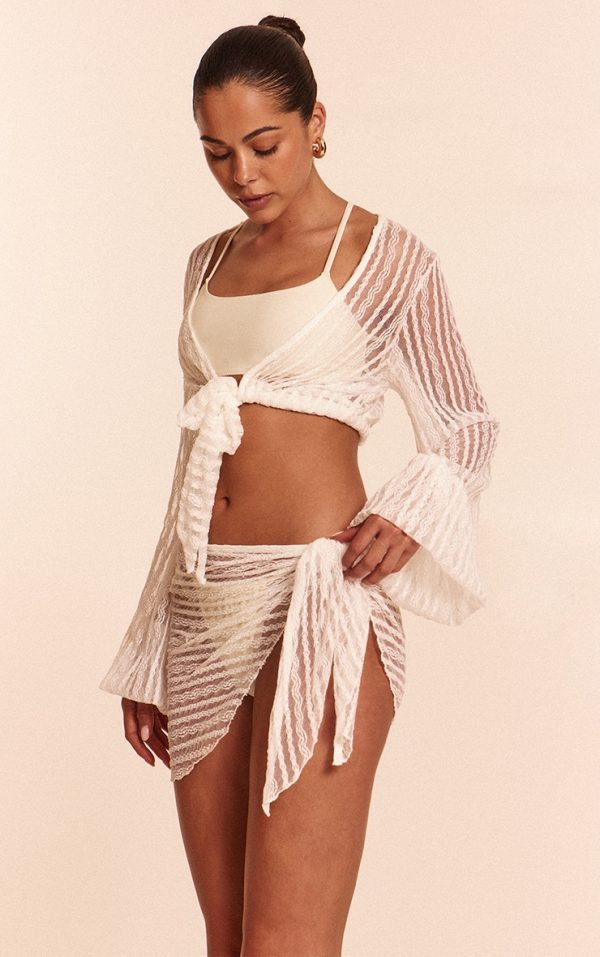 5d00e3671c9da8ee7c99e384ab2188694539390c_CNL6173_3_white_textured_front_tie_beach_top