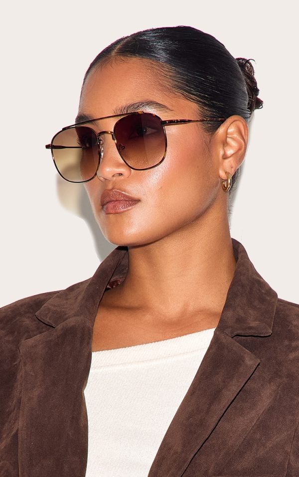 5d45cf52399c470edc94133fe82cfda7bfacb4c8_CNL7860_4_gold_tort_oversized_metal_frame_aviator