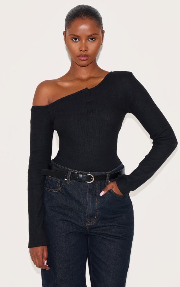 5d5c9133b42cf8dc3feda5f6989d2e91cf112f53_CNL8764_1_black_rib_button_detail_asymmetric_long_sleeve_top