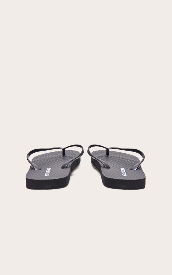 5e7369104c66d31db533fc4dc48a6c2a578b50e8_CLU2212_3_prettylittlething_black_flip_flops