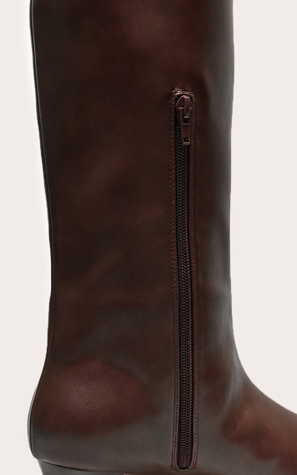 5ec9e4d4b8628badf66bc052e8d969fd1da4b08f_CNL4152_4_chocolate_pu_point_toe_low_stiletto_knee_high_heeled_boots