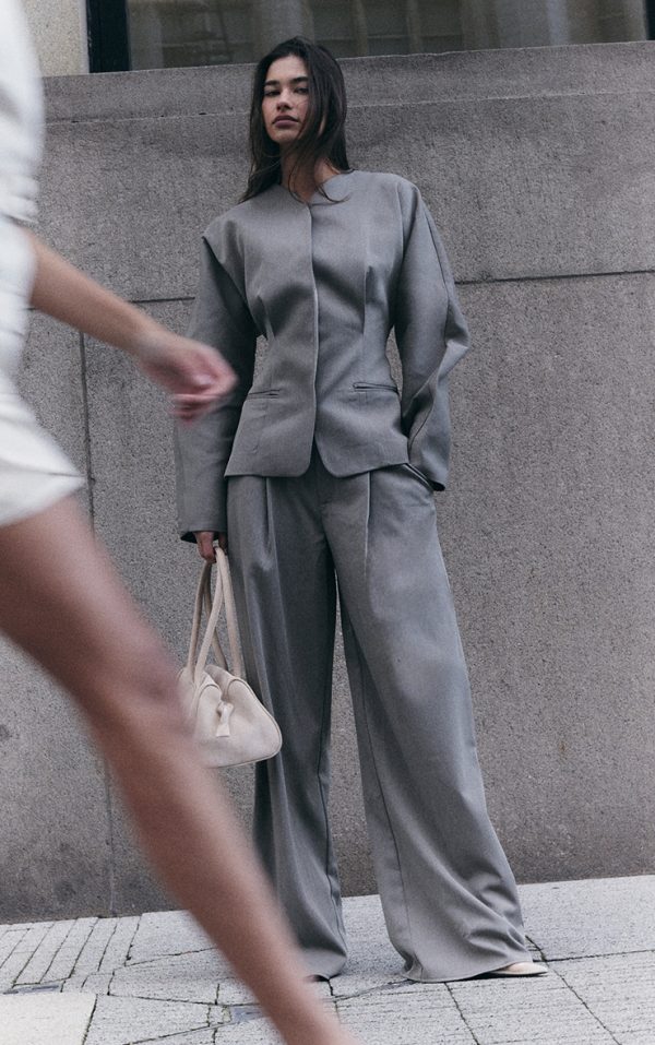 5ecb7a50c2ba788f188dc47bb89e8ad304be17c0_CNL7292_1_grey_premium_woven_tailored_wide_leg_pleated_trousers