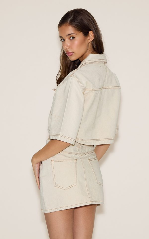 5f62e944ade45751c7cf5e7483e3f3d605444efe_CNM0095_2_ecru_contrast_stitched_cropped_denim_shirt