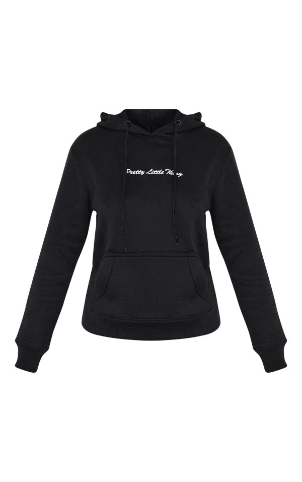 603855cd3f6e2839e179e0d60b332d92d59cdd9b_CNG0630_5_prettylittlething_petite_black_oversized_embroidered_hoodie