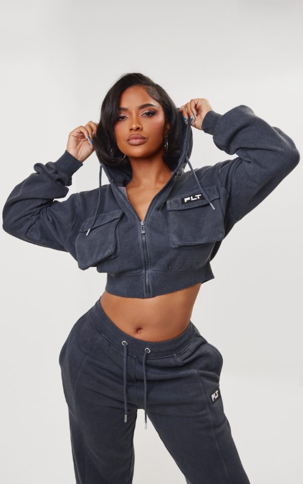 63ad33ff52822046994a38485f1a395b7736d3e9_CNK0465_1_prettylittlething_shape_washed_charcoal_cargo_cropped_hoodie