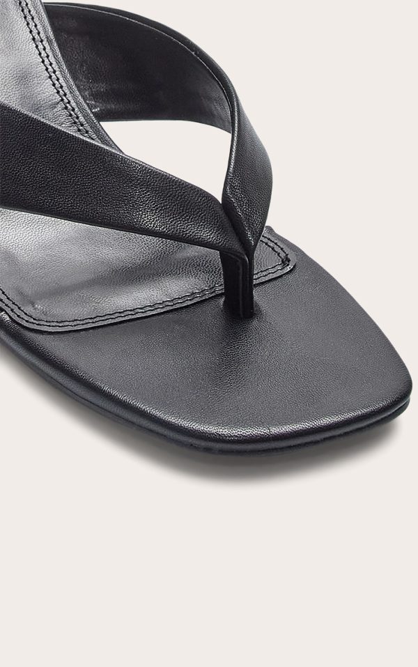 63d2e0ffb82630e8f7d0cfa650876b100bc5b434_CNM1044_4_black_pu_round_toe_thong_mid_block_heeled_mules